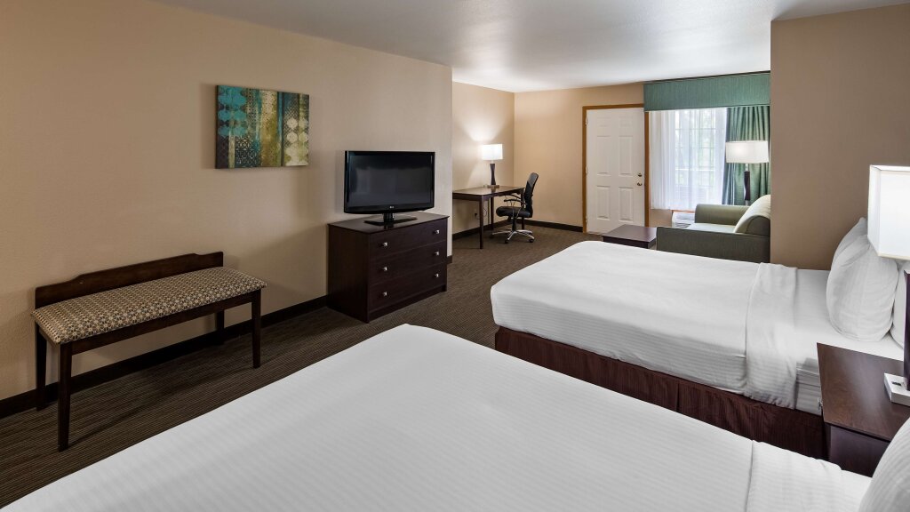 Четырёхместный номер Standard Best Western Galena Inn & Suites