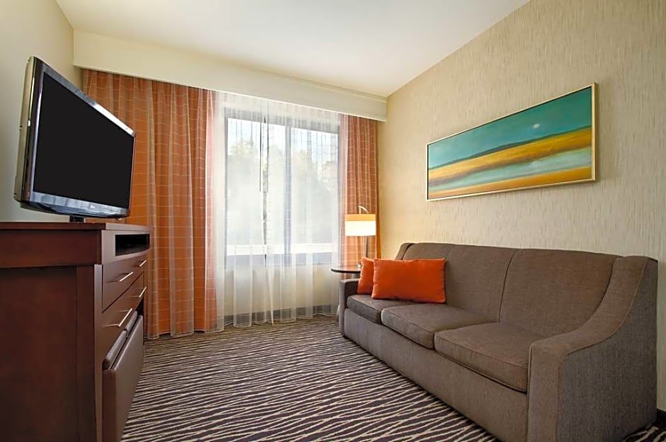 Двухместный номер Standard Embassy Suites by Hilton Fayetteville Fort Bragg