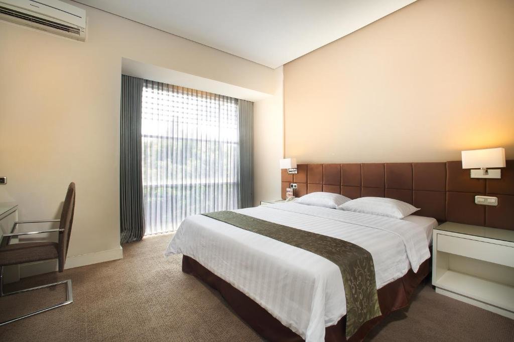 Deluxe Double room with pool view Grand Kecubung Hotel
