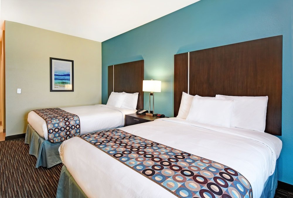 Четырёхместный номер Standard Galveston Inn & Suites Hotel