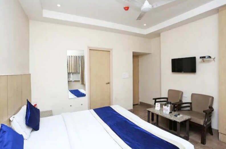 Royal Suite OYO 694 Hotel Malik Residency