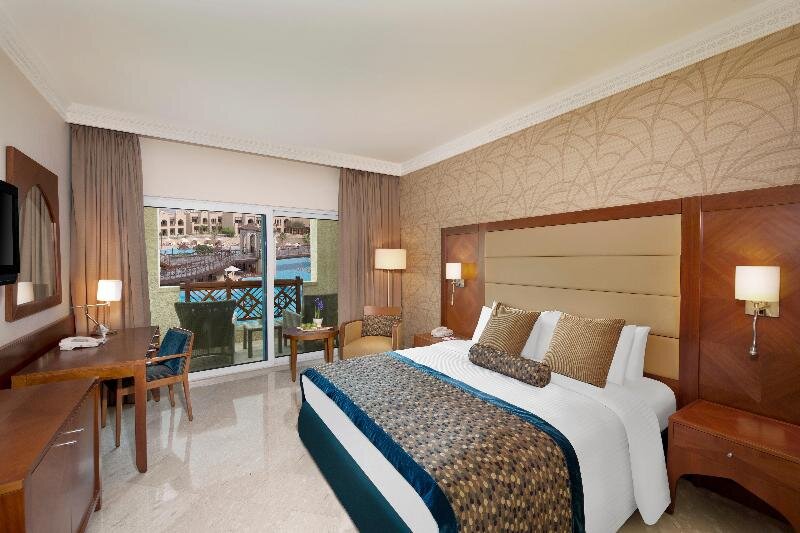 Двухместный номер Standard с балконом Crowne Plaza Jordan Dead Sea Resort & Spa, an IHG Hotel