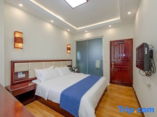 Кровать в общем номере Pingle Ancient Town Lijiang Hostel