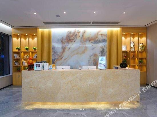 Кровать в общем номере Changsha Jiahua Hotel
