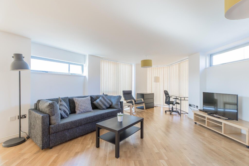3 Bedrooms Apartment Chancery Lane City Apartments