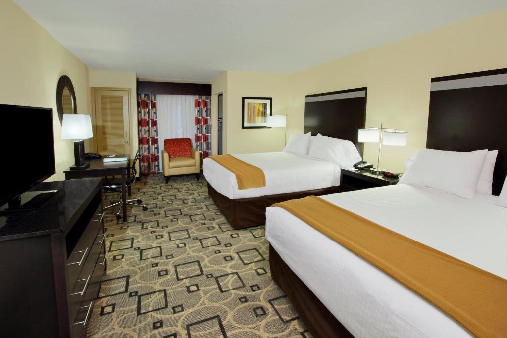 Двухместный номер Deluxe Holiday Inn Express Augusta Downtown, an IHG Hotel