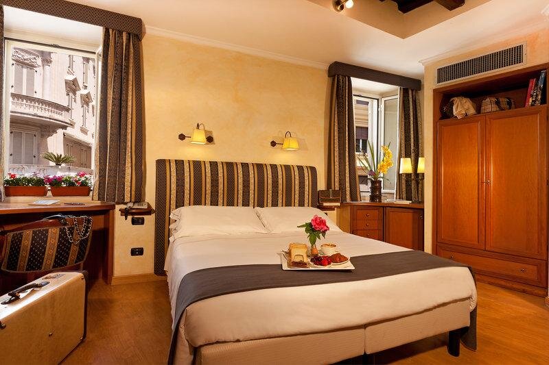 Кровать в общем номере Hotel La Fenice