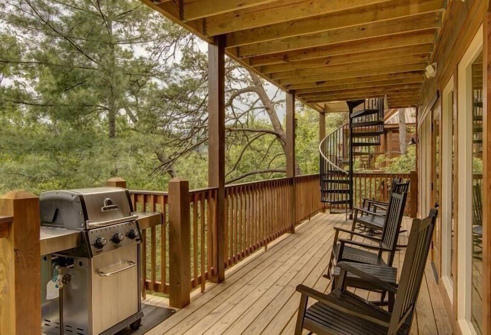 Camera Standard A Perfect Getaway - 4 Bedrooms, 4 Baths, Sleeps 15 Cabin by Redawning