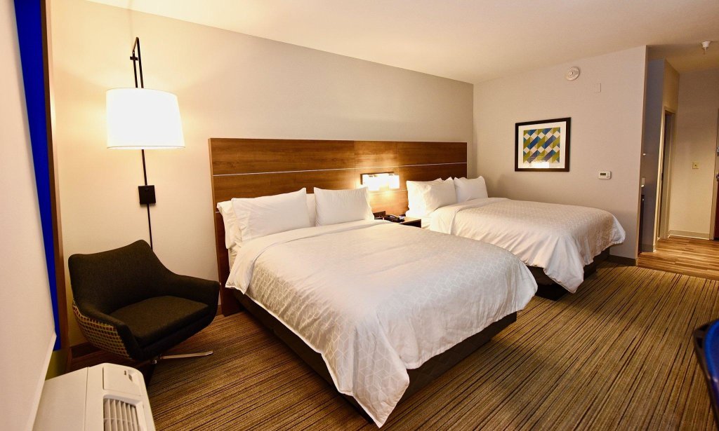 Двухместный номер Standard Holiday Inn Express & Suites - Perryville I-55, an IHG Hotel