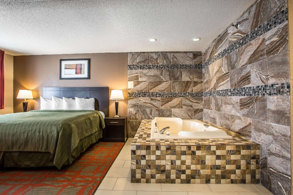 Suite Quality Inn & Suites West Bend