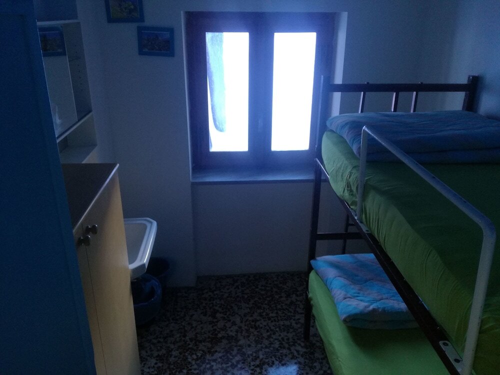 Кровать в общем номере Rifugio La Capanna