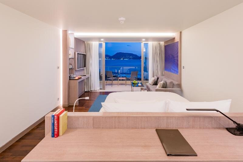 Premier Suite Oceanfront Beach Resort - SHA Extra Plus