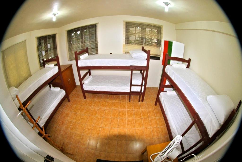 Кровать в общем номере Pousada e Hostel Barra da Tijuca