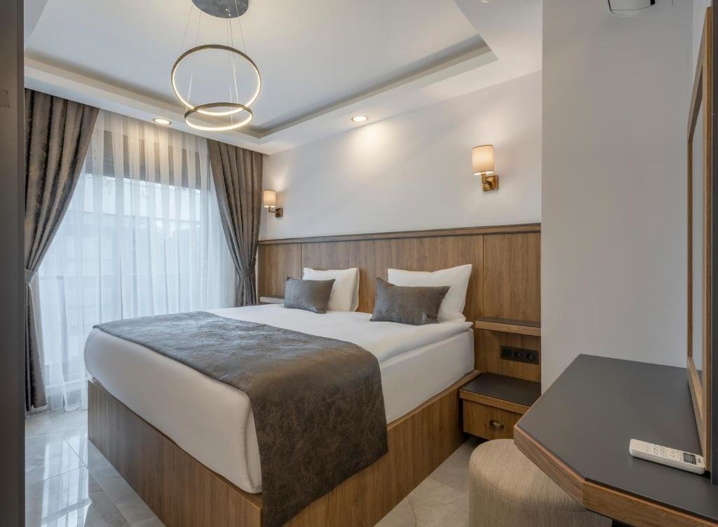 Люкс Quality Gold Suite Hotel