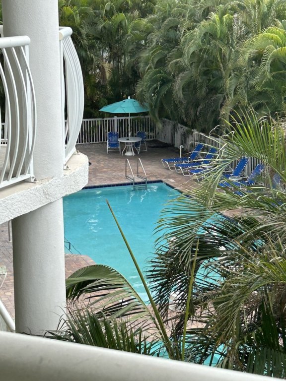 Люкс с 2 комнатами с балконом и с красивым видом из окна Crystal Palms Beach Resort