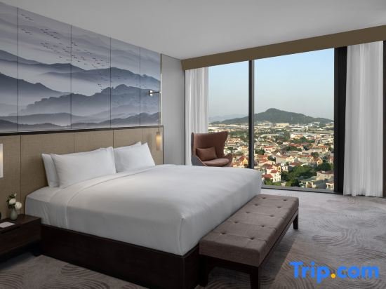 1 Bedroom Double Suite with mountain view Crowne Plaza Vinh Yen City Centre, an IHG Hotel