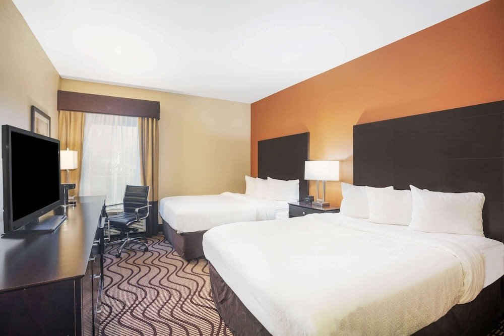 Четырёхместный номер Standard La Quinta Inn & Suites by Wyndham Beeville