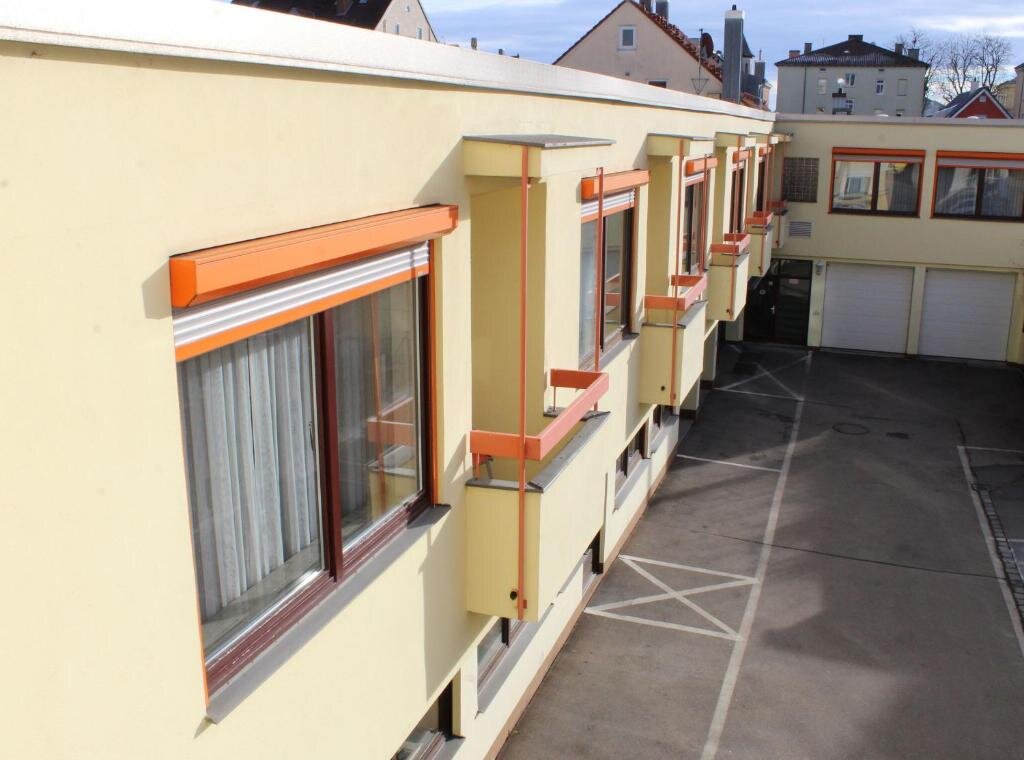 Standard Doppel Zimmer mit Balkon Stadthotel Augsburg