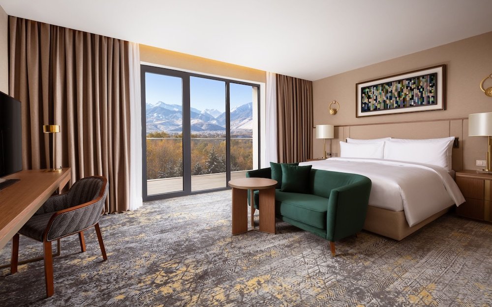 Двухместный люкс Executive с видом на горы Swissôtel Wellness Resort Alatau Almaty