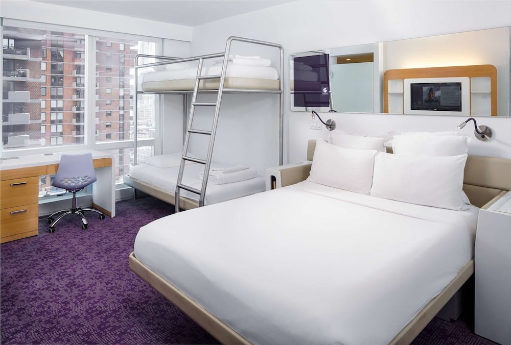 Четырёхместные Junior suite YOTEL New York Times Square