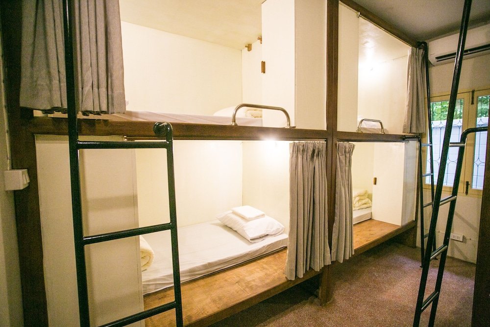 Cama en dormitorio compartido (dormitorio compartido femenino) Barn 1920s Hostel