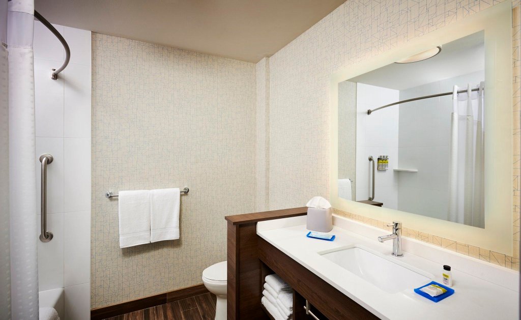 Double Suite Holiday Inn Express & Suites - Brantford, an IHG Hotel