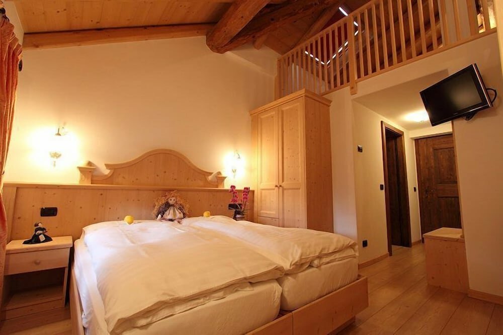 Standard Quadruple room with mountain view Hotel Fonte Dei Veli