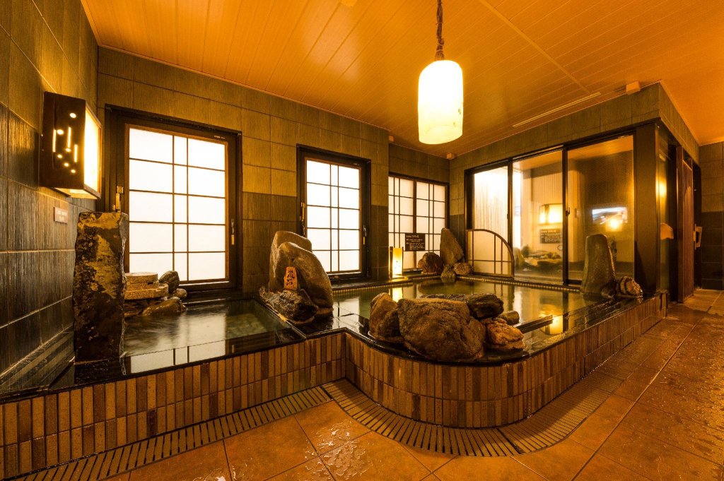 Кровать в общем номере Dormy Inn Express Mikawa Anjo Natural Hot Spring