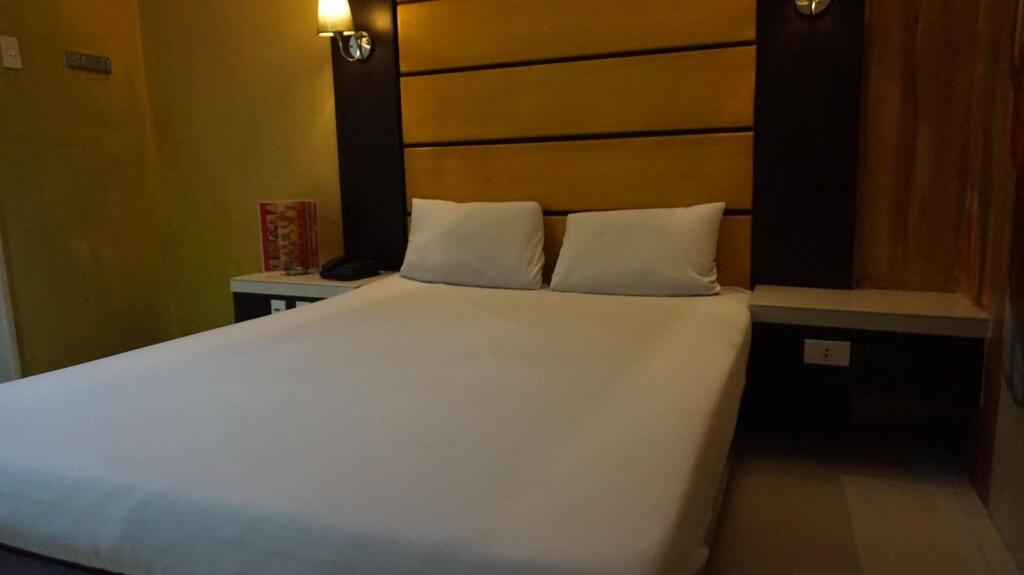 Harts Hotel Quezon City 2* Quezon City, Metro Manila. Book hotel Harts ...