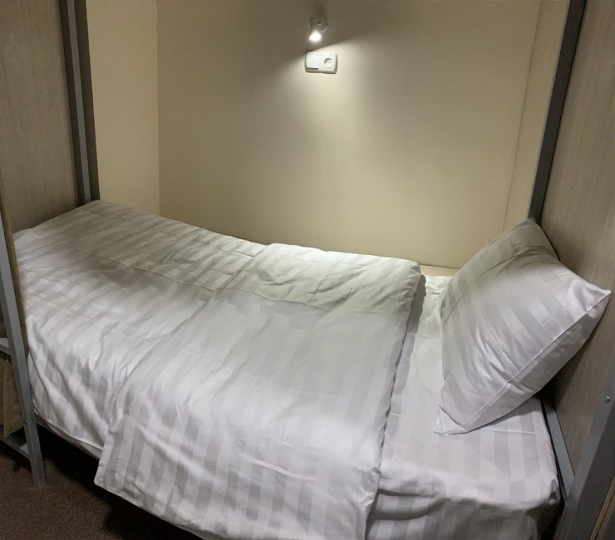 Кровать в общем номере (мужской номер) Paradise inn