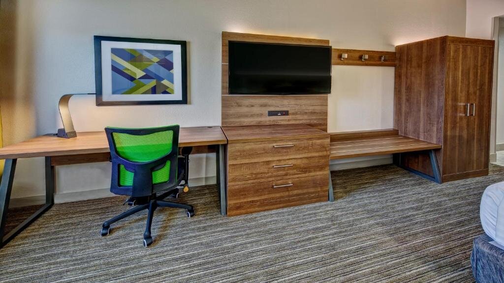 Suite Deluxe Holiday Inn Express & Suites Crossville, an IHG Hotel