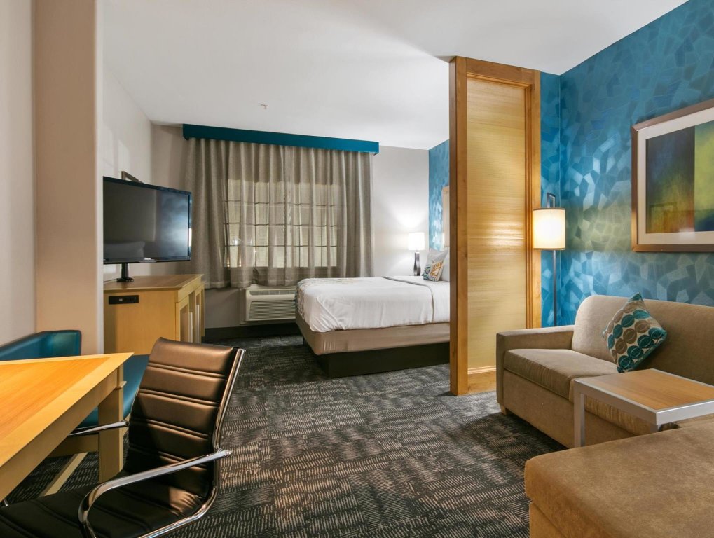 Двухместный люкс c 1 комнатой Best Western Plus Houston Atascocita Inn & Suites