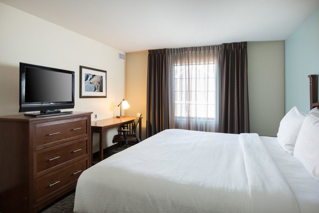 Suite 1 camera da letto Staybridge Suites Toledo/Maumee, an IHG Hotel