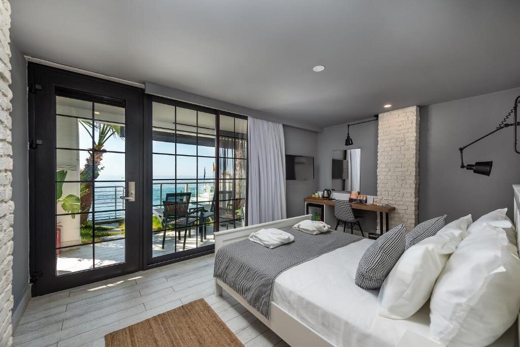 Люкс Premium beachfront White City Resort Hotel