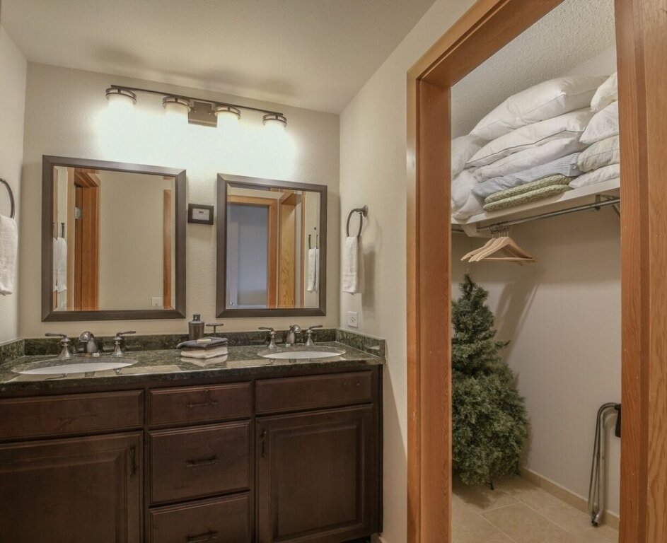 Standard Zimmer Spacious Mountain Condo In Beautiful Keystone 3 Bedroom Condo by Redawning