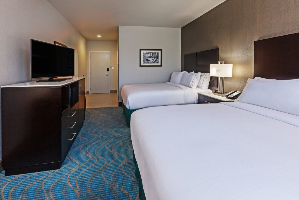 Четырёхместный номер Standard Holiday Inn Express and Suites Killeen-Fort Hood Area, an IHG Hotel