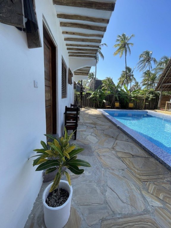 Standard Doppel Zimmer mit Poolblick Bitcoin Beach Hotel Zanzibar