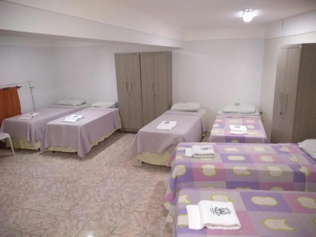 Кровать в общем номере Hotel Araguaia Goiânia