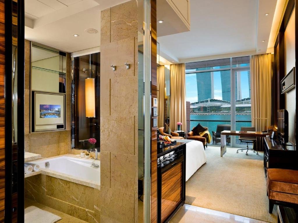Premier Zimmer mit Blick auf die Bucht The Fullerton Bay Hotel Singapore