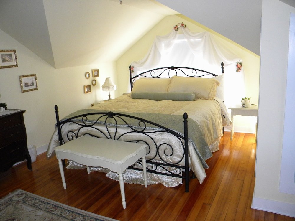 Suite The Decker House Bed & Breakfast
