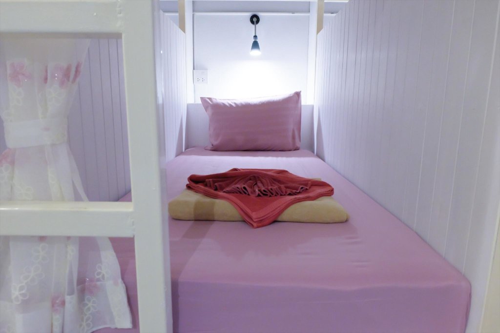 Кровать в общем номере Lanta Residence Boutique