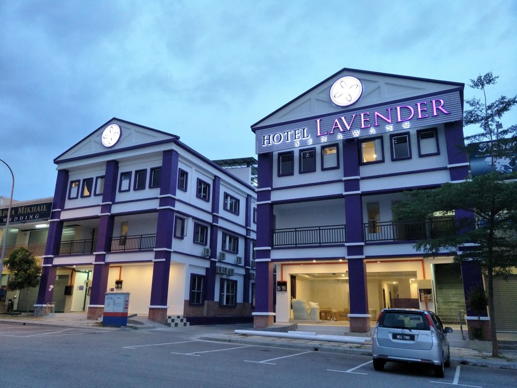 Кровать в общем номере Hotel Lavender Senawang