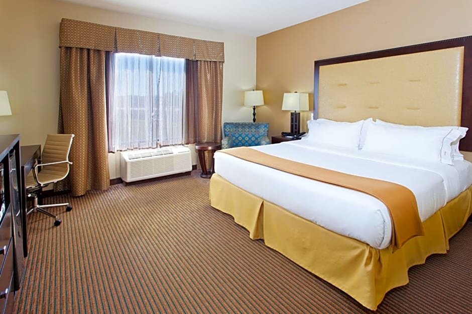 Standard room Holiday Inn Express Hotel & Suites Cordele North, an IHG Hotel
