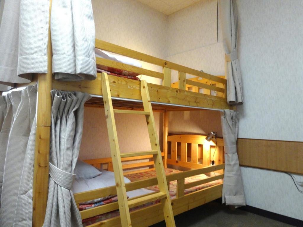Кровать в общем номере (женский номер) Shodoshima Olive Youth Hostel