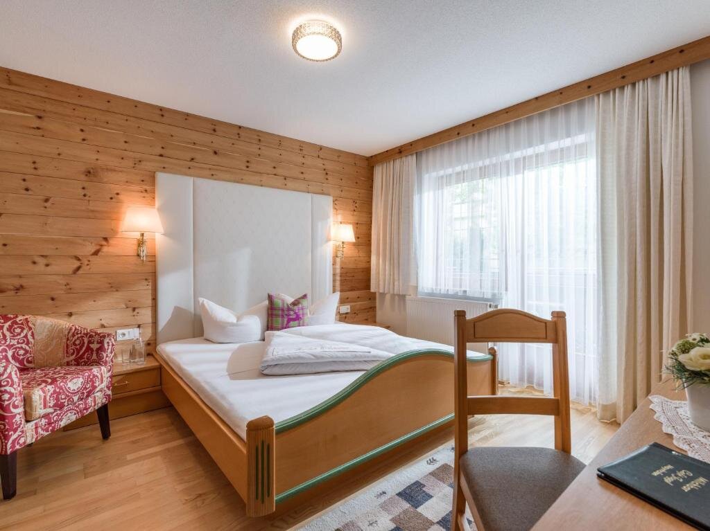 Standard Double room Hotel Viktoria & Landhaus Joggl