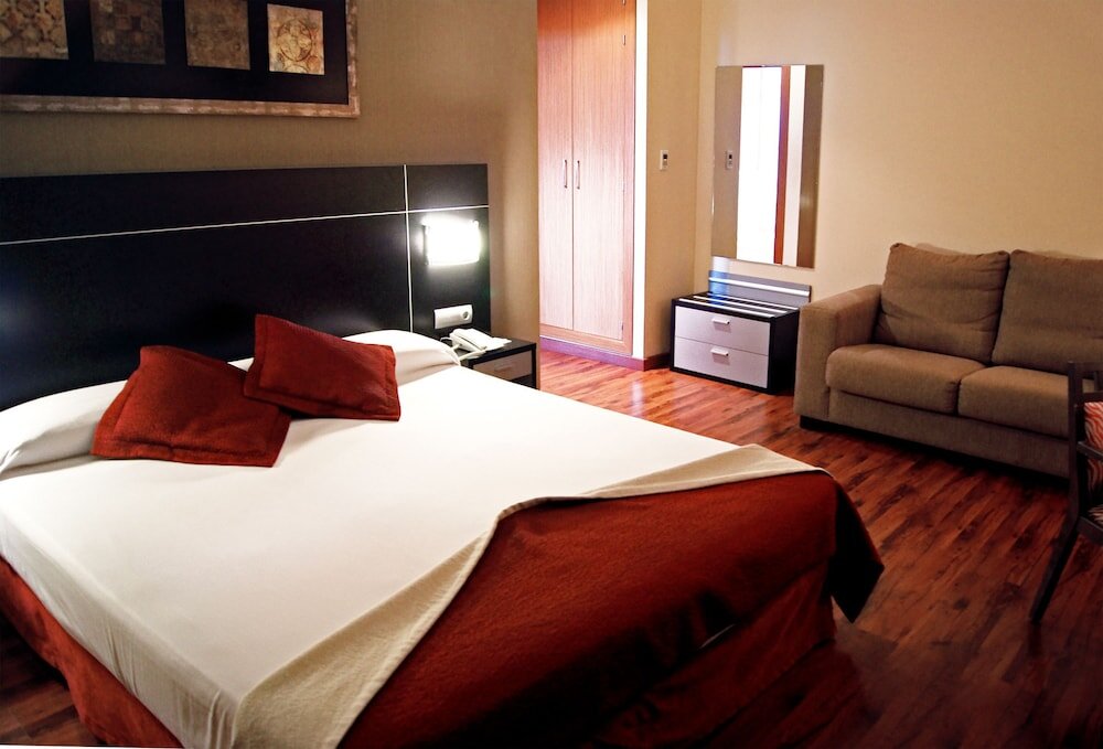 Трёхместный номер Deluxe c 1 комнатой с балконом Hotel Andalussia