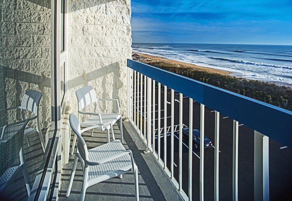 Четырёхместный номер Standard oceanfront Holiday Inn Express Nags Head Oceanfront, an IHG Hotel
