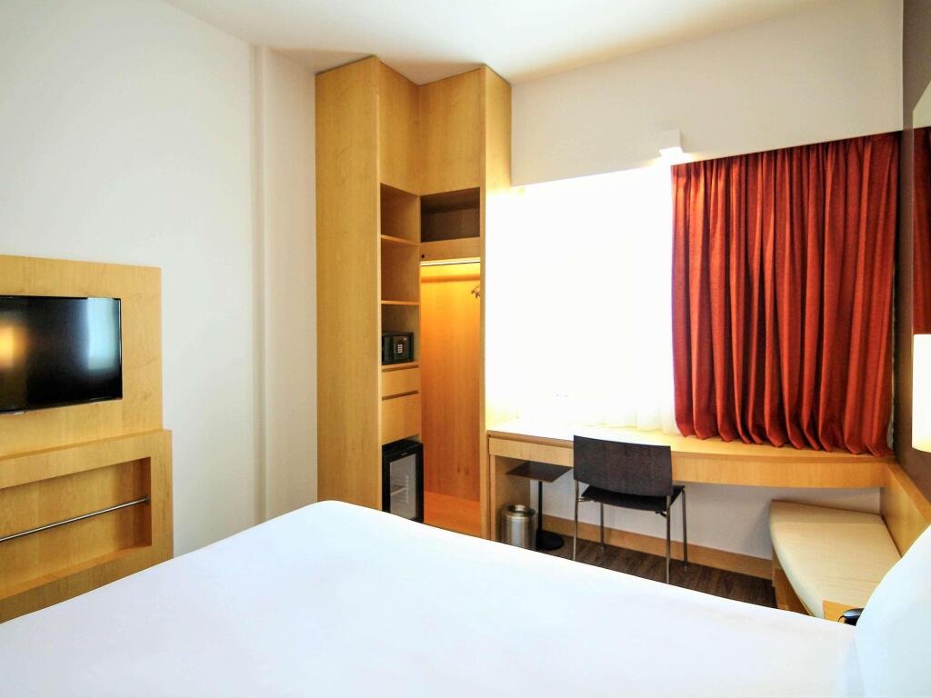 Be centre 3. Ibis one Central 3* отель. Отель ibis one Central Дубай. Ibis one Central 3* Даунтаун, Дубай. Ibis one Central 3* (Дубай, Шейх-Зайед-роуд).