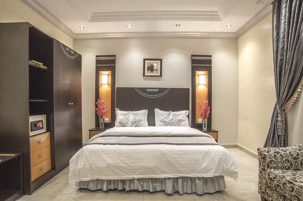 Апартаменты с 3 комнатами Al Ezzah Palace Hotel Suites