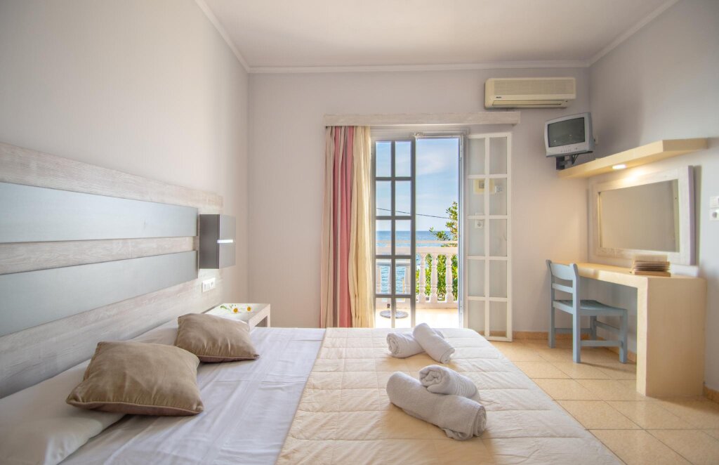 Двухместный номер Standard с частичным видом на море Agoulos Beach Hotel